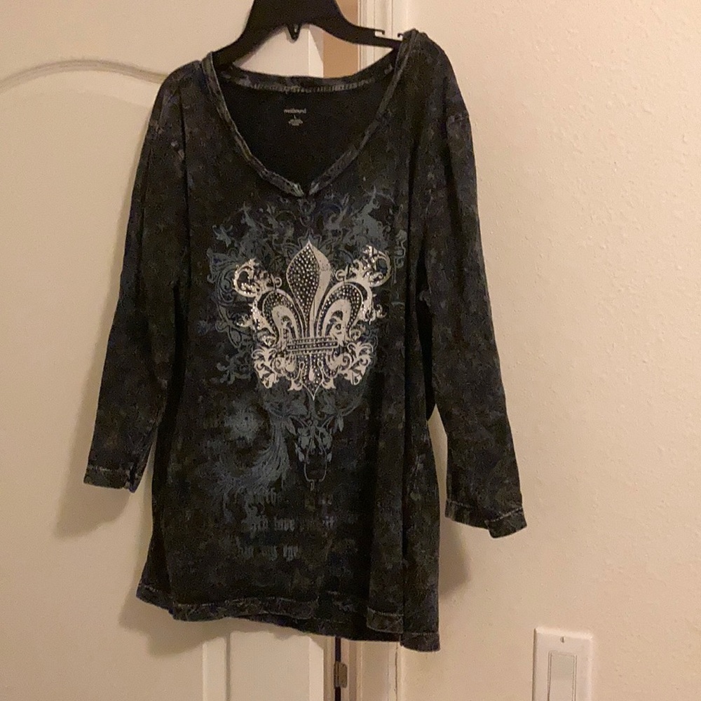 Westbound Pullover Top with 3/4 Sleeves and a Design with with Sliver Beads.